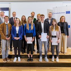 Gruppenfoto PreisträgerInnen und LaudatorInnen